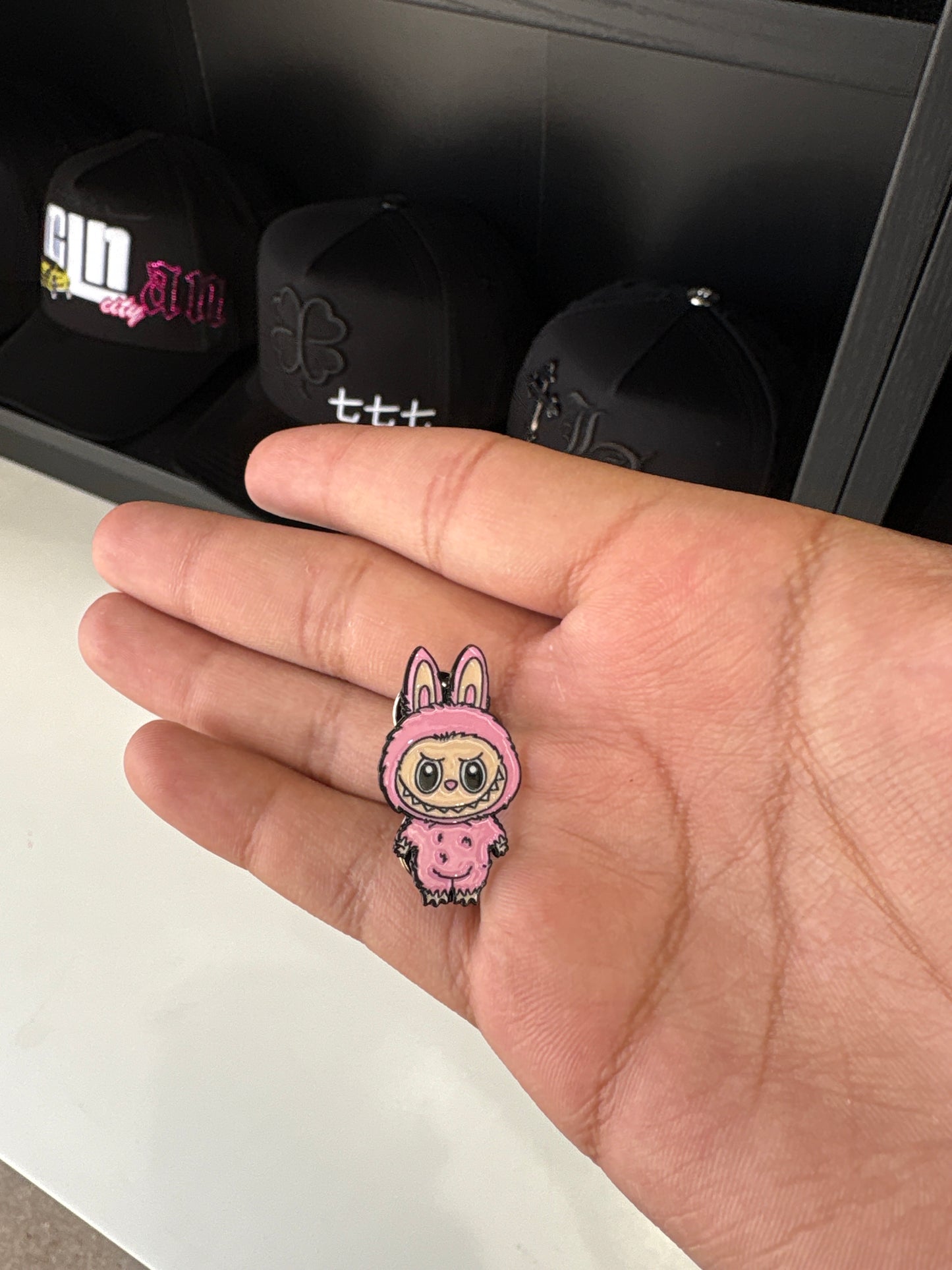 Labubu pin Rosa