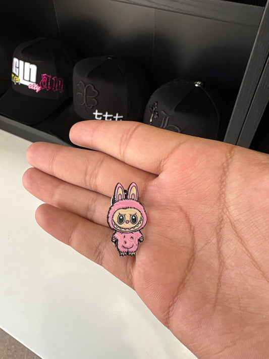 Labubu pin Rosa